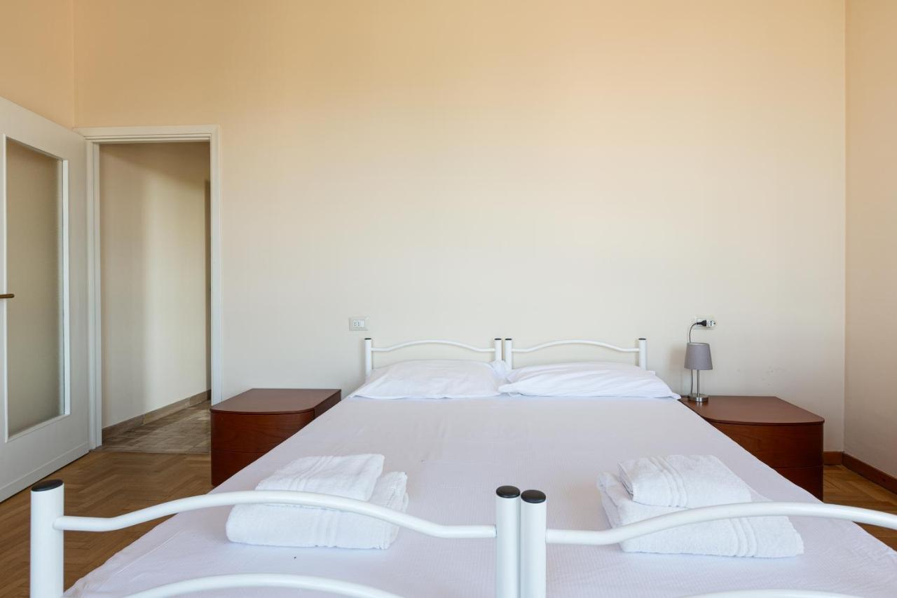 Milano - Roomy Apartment 300 M From M3 Affori Fn! Bagian luar foto