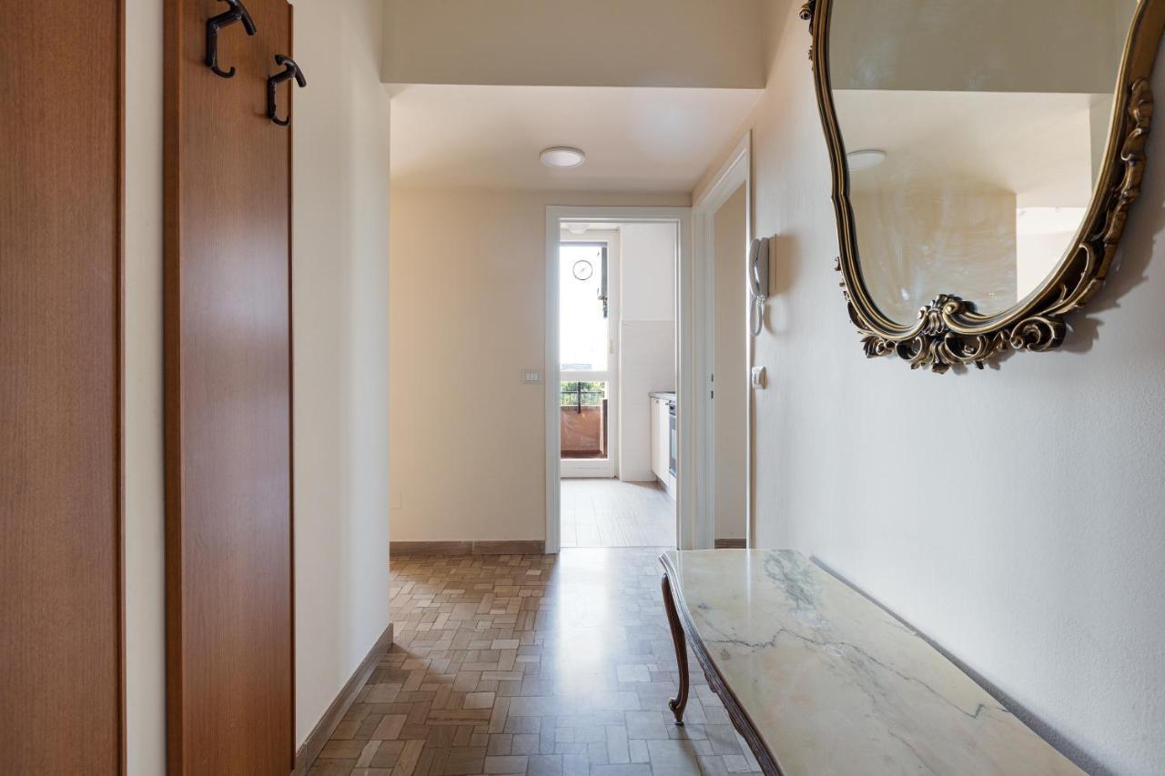 Milano - Roomy Apartment 300 M From M3 Affori Fn! Bagian luar foto
